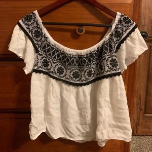 Forever 21 Off the Shoulder Woven Top Size L